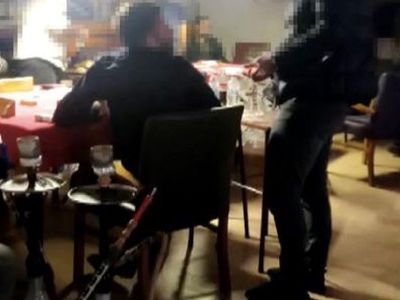 İzmit'teki Kafeye Baskın! 16 Kişiye Ceza Yazıldı
