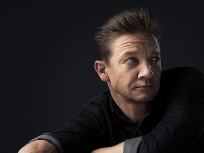Kar küreme aracının altında kalmıştı: Jeremy Renner'dan sevindiren ilk fotoğraf geldi