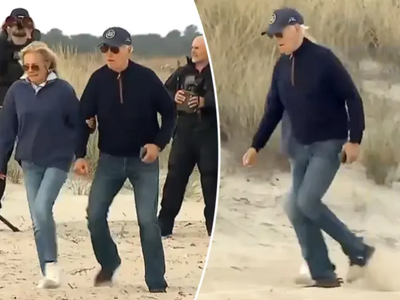 Joe Biden kumlu Delaware plajında yürümekte zorlandı