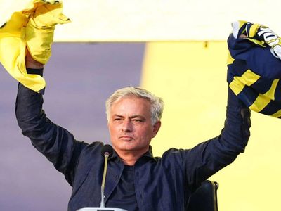 Jose Mourinho ayağının tozuyla kollarını sıvadı: Hedefi nokta atışı transferler olacak