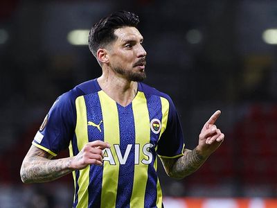 Fenerbahçe'den ayrılan Jose Sosa hangi takıma transfer olacak? Ümraniyespor Jose Sosa'yı transfer etmek istiyor