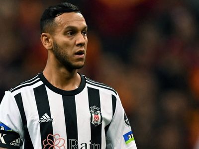 Josef De Souza Türkiye'ye döndü! Yeni takımıyla pozunu verdi
