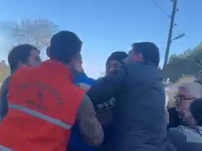 Kaçak ağaç kestiler, tutanak tutan memuru darp ettiler