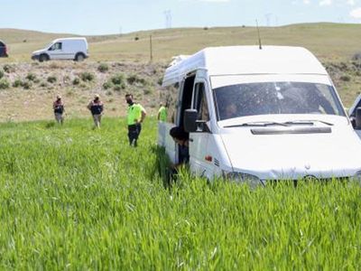 Kaçak Göçmen Minibüsü Yoldan Çıktı: 4 Yaralı