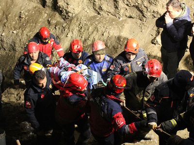 Kaçak kuyuya düşen baba ve oğuldan acı haber
