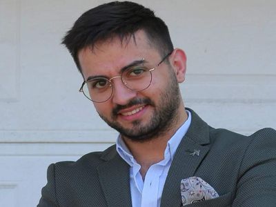 Kadir Ezildi kimdir, nereli ve kaç yaşında? Kadir Ezildi’nin anneannesi mi öldü, neden öldü?