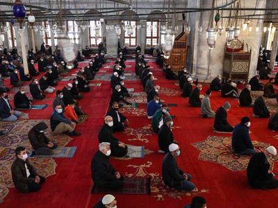 Kadir Gecesi hangi kanalda hangi program var? 2022 Kadir gecesinde hangi programlar var? kanalların Kadir gecesi kandili programları ve hocaları