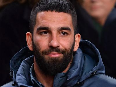 Kafe Çalışanına Dört Milyonluk Aracını Ödünç Veren Arda Turan Sosyal Medyada Tüm Takdirleri Topladı
