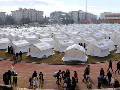 Kahramanmaraş’ta çadır kentler kurulmaya başlandı