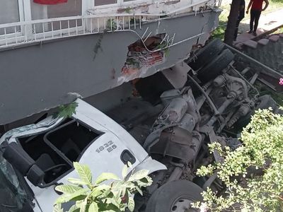 Kahramanmaraş'ta freni patlayan su tankeri etrafa dehşet saçtı!
