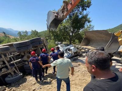 Kahramanmaraş’ta kamyon namaz kılanların arasına daldı: Çok sayıda ölü ve yaralı var