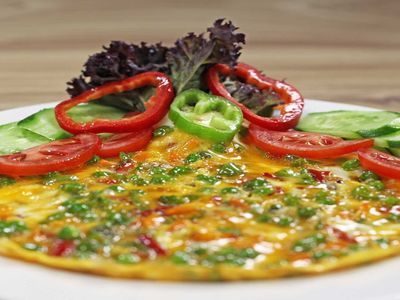 Kahvaltıda beyin sağlığı İçin: Canan Karatay'ın fırında domatesli yumurta tarifi