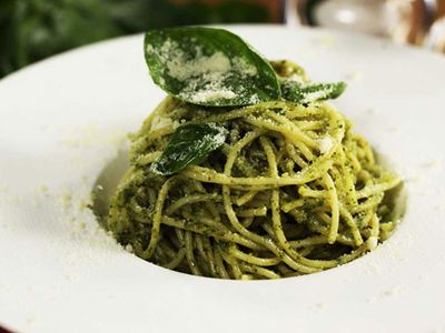 Kaju ve Pesto Soslu Makarna Tarifi