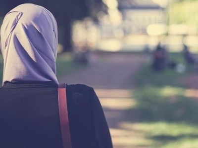 Kanada'da Başörtülü Öğretmen İşten Atıldı!