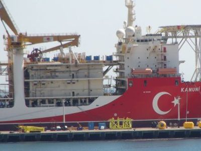 Kanuni Sondaj Gemisi Kırmızı Beyaza Boyandı
