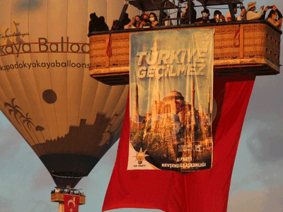 Kapadokya’da Gökyüzüne Balonlar Bu Kez 15 Temmuz İçin Havalandı