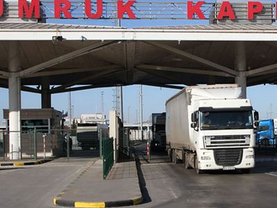 Kapıkule'de inanılmaz olay: Tırın kasasında kaçak uçak yakalandı!