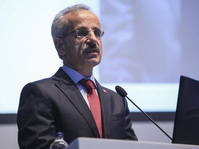 Kar Alarmı: 13 Bin Personel, 12 Bin 866 Makineyle Yollar Açık Tutuluyor