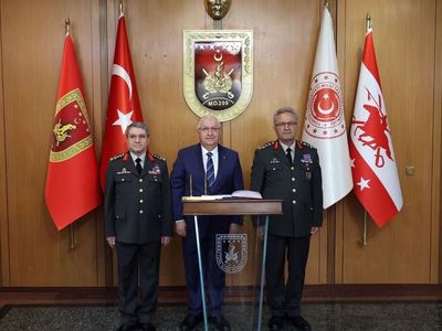 Kara Kuvvetleri Komutanlığı'nda Devir-Teslim Töreni