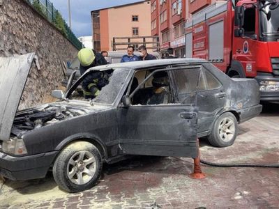 Karabük'te Park Halindeki Araçta Yangın Çıktı