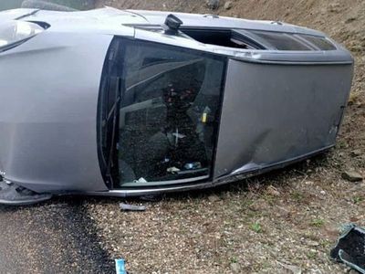 Karabük’te Yoldan Çıkan Otomobil Devrildi