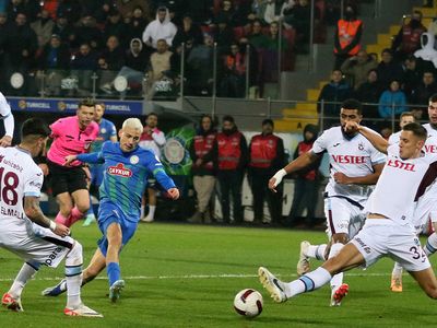 Karadeniz derbisinde kazanan Rizespor: Trabzonspor'da kötü gidişat sürüyor