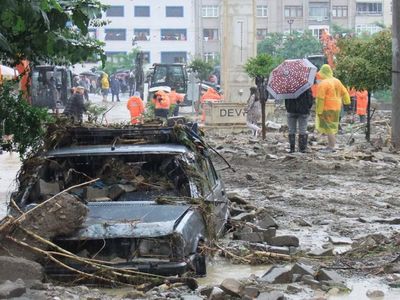 Karadeniz sele teslim oldu: Gece yarısına kadar risk devam ediyor