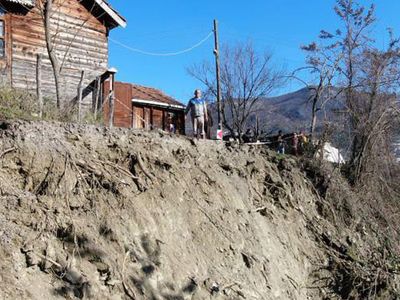 Karadeniz'i Heyelan Paniği Sardı! Çok Sayıda Ev Tahliye Edildi