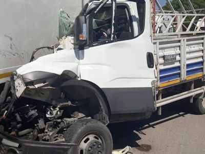 Karaman’da Duran Tıra Kamyonet Çarptı: 1 Ölü