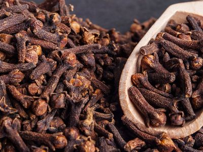 Karanfilin Saça Faydaları Nelerdir?