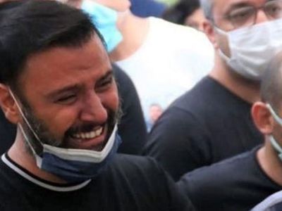 Kardeşi İçin Mevlit Okutan Alişan Annesine Sarılıp Hüngür Hüngür Ağladı!