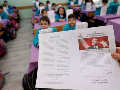 Karnede 2 yada orta olursa belge alınır mı? 5 gün devamsızlık yapan öğrenci belge alamıyor mu? 2022 MEB Ortaokul, lise takdir teşekkür hesaplama