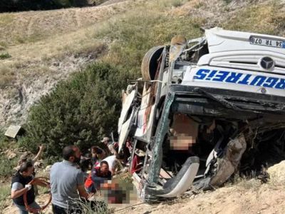 Kars’ta can pazarı: Yolcu otobüsü viyadükten düştü! Çok sayıda ölü ve yaralı var