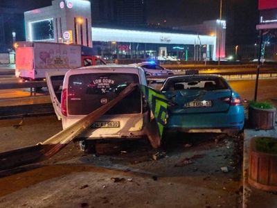 Kartal’da araç ortalığı savaş alanına çevirdi: Çok sayıda yaralı var