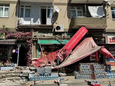 Kartal'da balkon faciası: 1 kişi yaralandı!