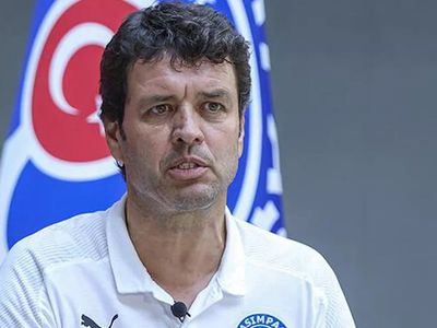 Kasımpaşa Teknik Direktörü Cihat Arslan'dan Göztepe Mağlubiyetinin Ardından Sert Açıklamalar!