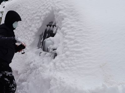 Kastamonu'da 2 Metreyi Aşan Karın Altında Kaybolan Araçlarını Arıyorlar