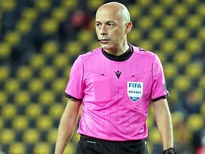 Katar'da düzenlenecek olan Dünya Kupası'nda Hakem Cüneyt Çakır listede yer almadı!