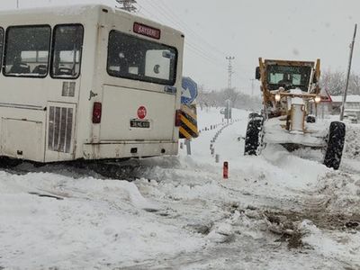Kayseri-Erciyes Karayolu Ulaşıma Kapandı! Kar Kalınlığı 70 Santimetreye Ulaştı