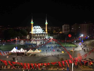 Kayseri'de 15 Temmuz'un yıl dönümünde camilerden sela yükseldi