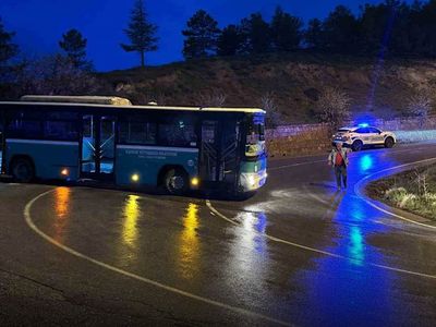 Kayseri’de Alkollü ve Ehliyetsiz Şoför Çaldığı Otobüsle Kaza Yaptı