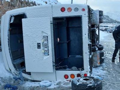Kayseri'de Midibüs Devrildi! 25 Kişi Yaralandı