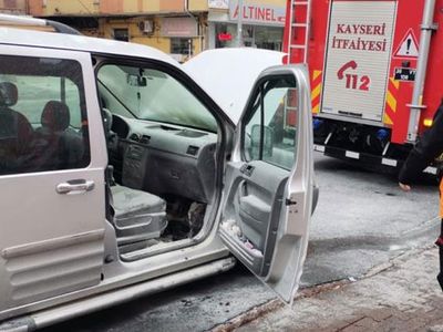 Kayseri’de Seyir Halindeki Araç Alev Alev Yandı
