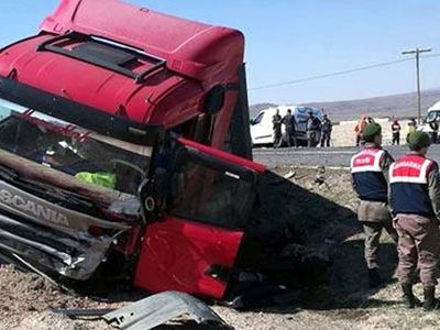 Kayseri'de TIR İle Otomobil Çarpıştı: 6 Yaralı