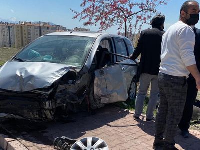 Kayseri’de Yoldan Çıkan Araç Takla Attı