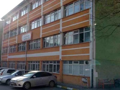 Kayseri’deki bir okulun camına yorgun mermi isabet etti!