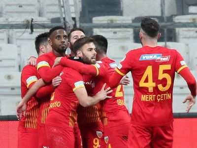 Kayserispor'da kiralık olarak forma giyen Veronalı Mert Çetin transferi hakkında konuştu! Aldığı teklifleri resmen açıkladı