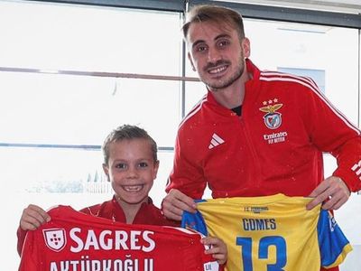 Kerem Aktürkoğlu, Minik Tomas Gomes ile buluştu: Özel bir misafirim vardı