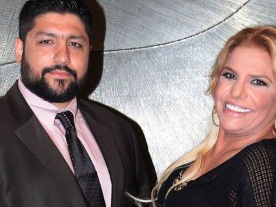 Kibariye Konserinde 'Buradaki En Güzel Kadın Benim' Diyerek Şaşırttı