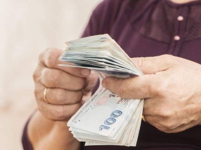 Kim ne kadar bayram ikramiyesi alacak? Babasından maaş alanlar, kocasından maaş alanlar ne kadar ikramiye alacak?